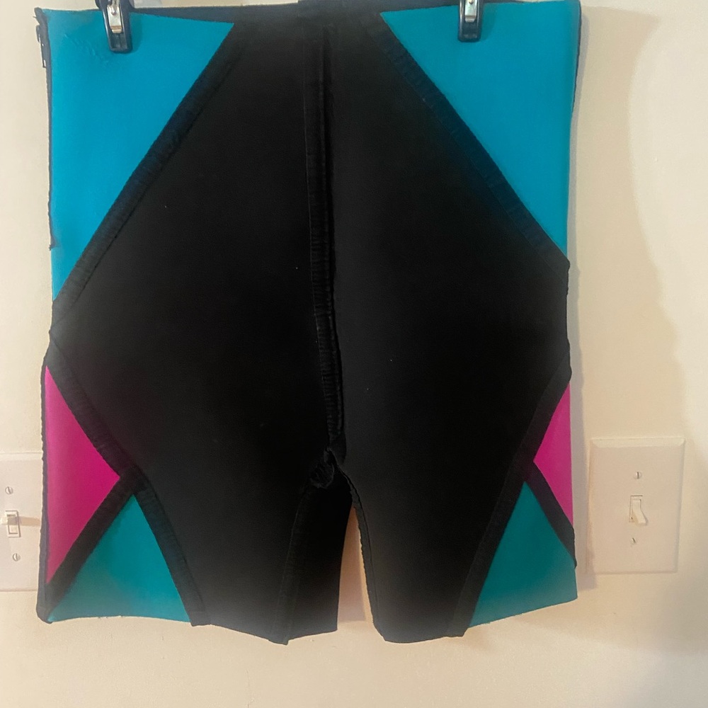 Unisex Colorblock Neoprene Exercise Shorts SizeM (great for making you sweat)